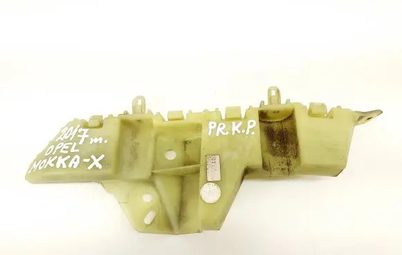 Front bumper mounting bracket