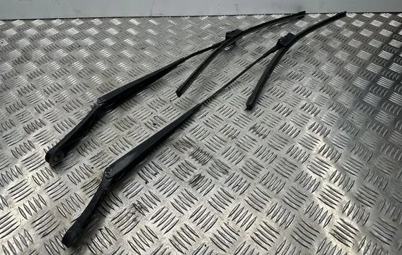 Skoda Octavia Mk2 (1Z) Front wiper blade arm 1Z1955410A 1Z1955409A