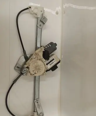 BMW X3 E83 Front door window regulator motor 6925966 840311305