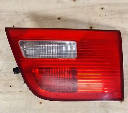 Tailgate rear/tail lights