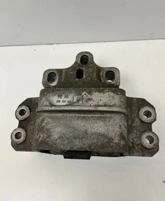 Volkswagen Caddy Engine mount bracket