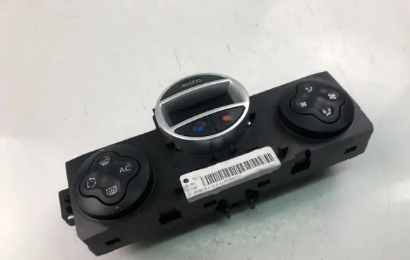 Renault Clio III Interior fan control switch 8200296683