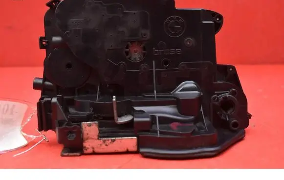 BMW X3 E83 Front door lock 7059967
