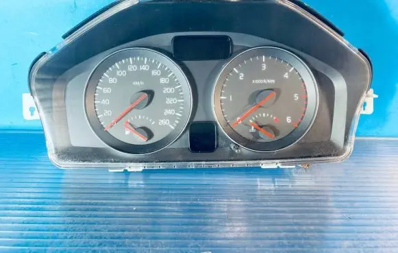Volvo V50 Speedometer (instrument cluster) 31254776 36002433 69199420T