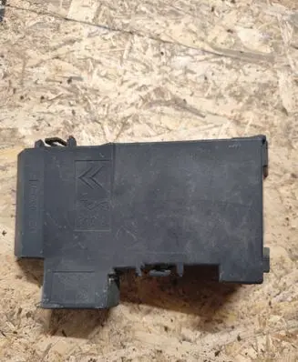 Citroen C4 Grand Picasso Fuse box cover 9664944780