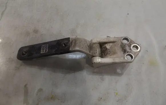 Nissan NV200 Rear door lower hinge