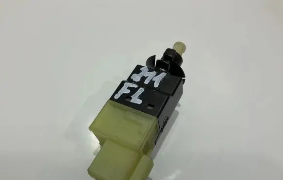 Mercedes-Benz E W211 Brake pedal sensor switch A0015456709