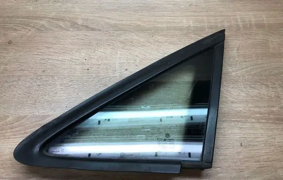 Volkswagen Touran I Front triangle window/glass 1T0845411