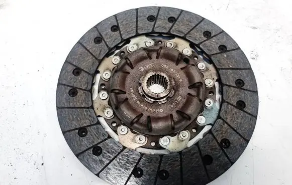Volkswagen PASSAT B6 Clutch pressure plate 022141031S