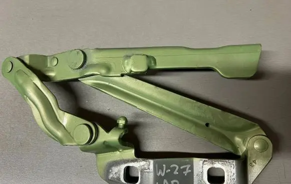 Volkswagen New Beetle Engine bonnet/hood hinges 1C0823302G