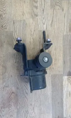 Toyota Sienna XL40 IV Engine mount bracket 12371F0210 J7081329