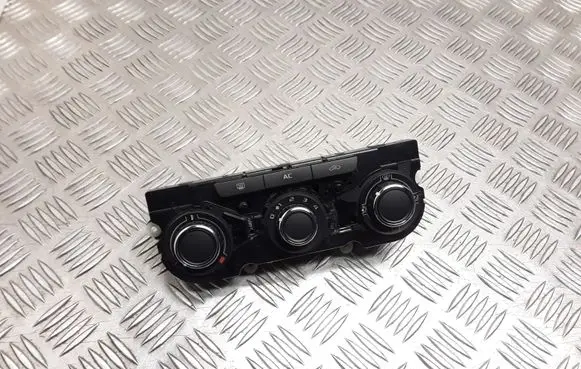 Skoda Octavia Mk2 (1Z) Climate control unit 3T0820047R