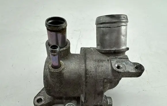 KIA Rio Thermostat/thermostat housing 