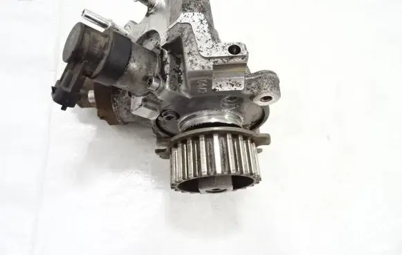 Peugeot 308 Fuel injection high pressure pump 9811347380