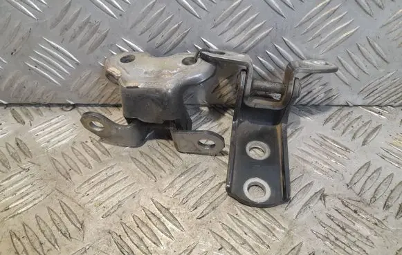 Toyota RAV 4 (XA30) Rear door upper hinge
