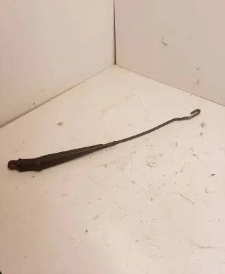 Volkswagen PASSAT B3 Front wiper blade arm 357955410