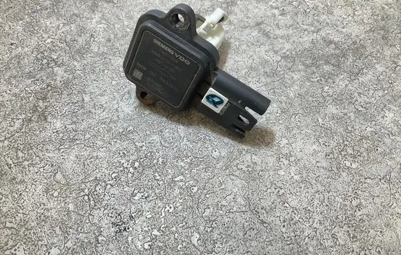 BMW 3 E90 E91 Mass air flow meter 5WK97508 7551638 057028094