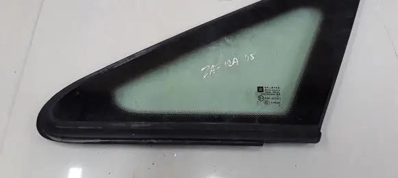 Opel Zafira B Front triangle window/glass E643R007951