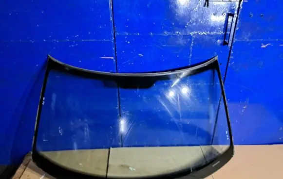 Saab 95 - 96 Front windscreen/windshield window E2043R00342
