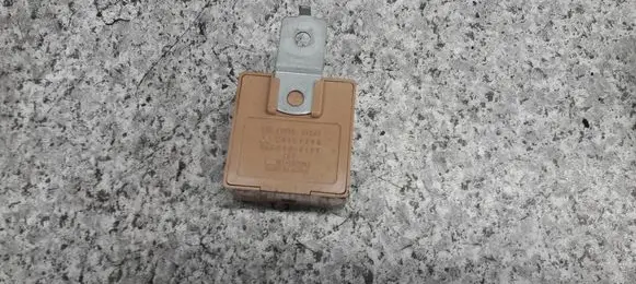 Mitsubishi Galant Fuel pump relay md189398