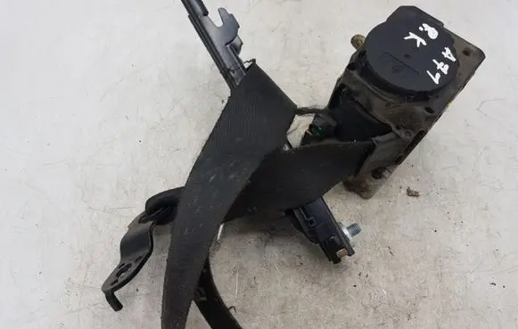 Mercedes-Benz C W203 Front seatbelt 00064577