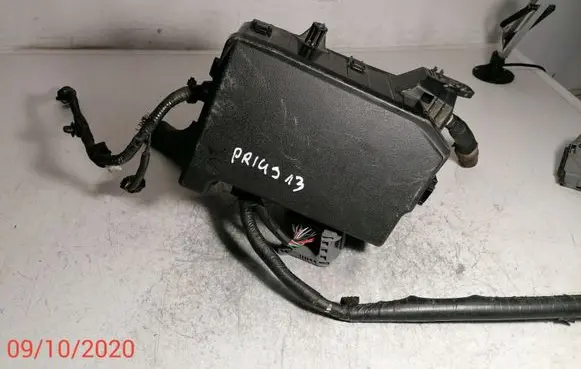 Toyota Prius (XW30) Fuse box set 8266247150 8264147090
