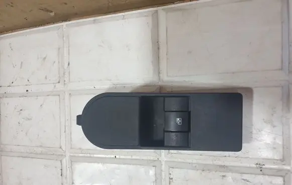 Opel Zafira B Electric window control switch 13228709