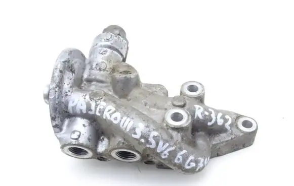 Mitsubishi Pajero Oil filter mounting bracket