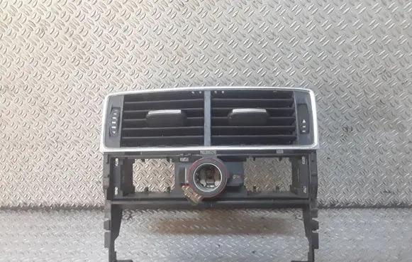Audi A8 S8 D3 4E Rear air vent grill 4E0819203C