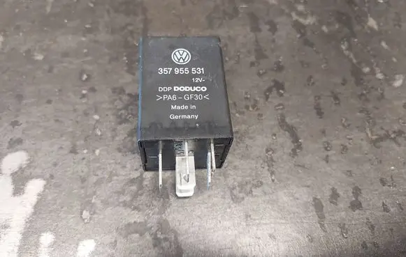 Volkswagen PASSAT B5.5 Other relay 357955531