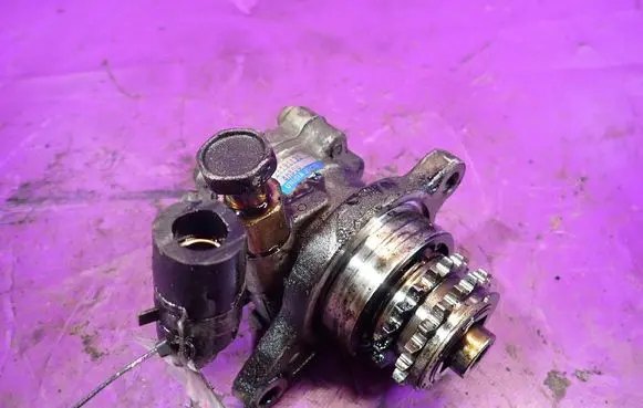 Nissan X-Trail T30 Power steering pump