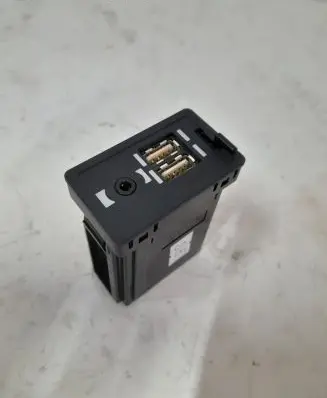 Lexus RX 450H USB socket connector FA0600112A