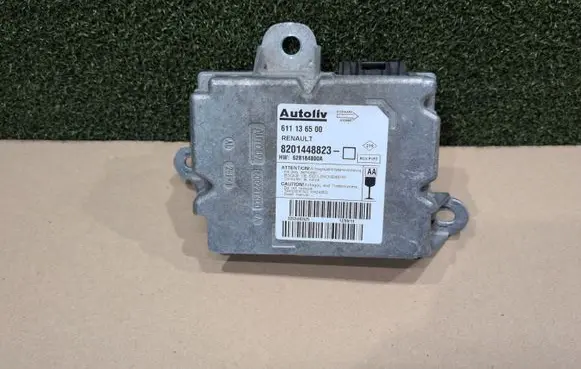 Renault Master III Airbag control unit/module 8201448823 611136500 628184800A