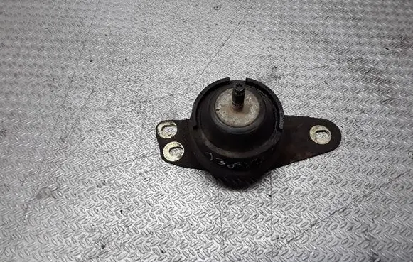 Engine mount bracket
