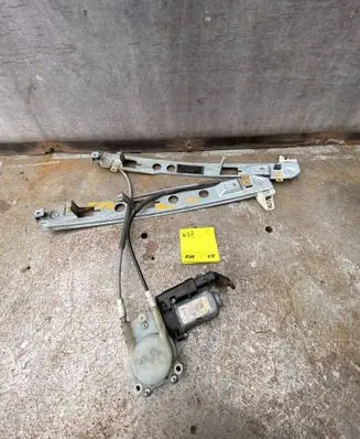 Renault Megane II Front door window regulator with motor 