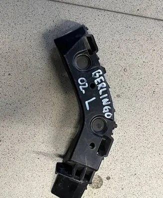 Front bumper mounting bracket