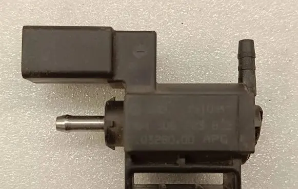 Audi A4 S4 B8 8K Valve vacuum 06H906283B 70328000 15T041