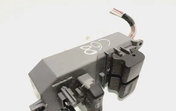 Toyota Yaris Electric window control switch 8324075
