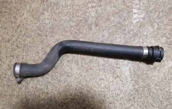 BMW 5 E39 Engine coolant pipe/hose 2247820