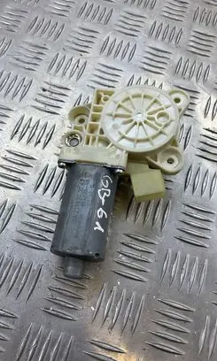 Mercedes-Benz E W211 Front door window regulator motor A2118203042