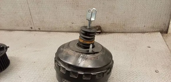 BMW 3 E90 E91 Brake booster 6751976