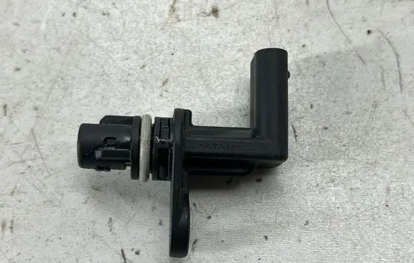Ford Escape IV Camshaft position sensor P2GA12K073BA
