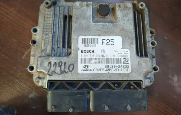 Hyundai i40 Engine control unit/module 391202a235 39120-2a235 0281030599