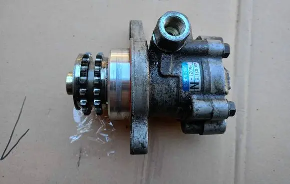 Nissan Almera N16 Power steering pump 5M321N