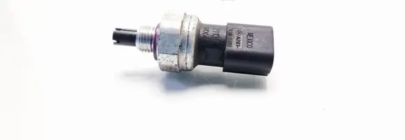 Mercedes-Benz E W211 Air conditioning (A/C) pressure sensor A2038300472