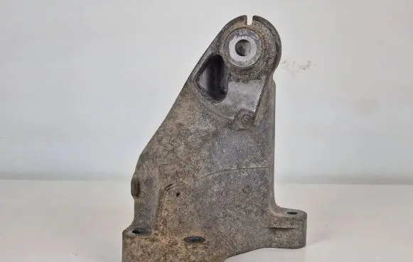 Mercedes-Benz GLC X253 C253 Engine mounting bracket A6422237004