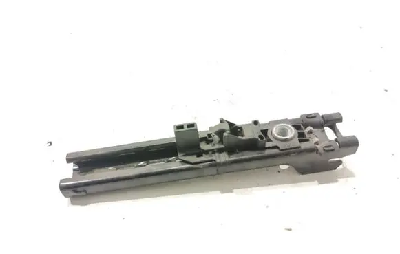 Skoda Octavia Mk2 (1Z) Seat belt adjustment motor 5K0857819A