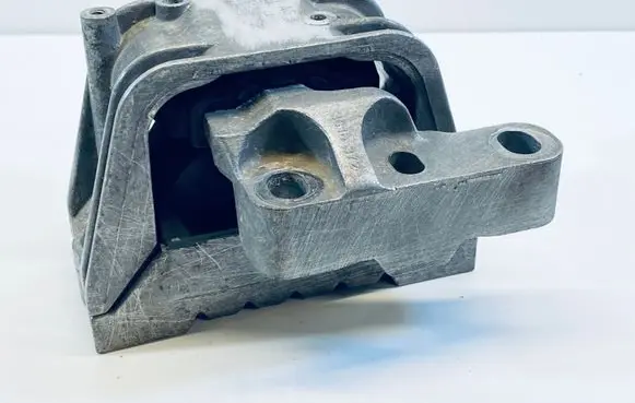 Volkswagen PASSAT B6 Engine mount bracket 1K0199262P