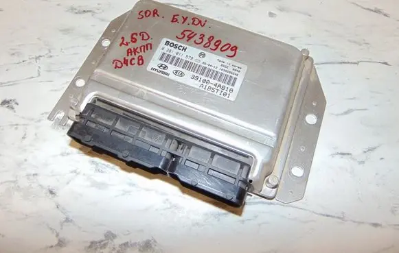 KIA Sorento Engine control unit/module 391004A810 0281011579