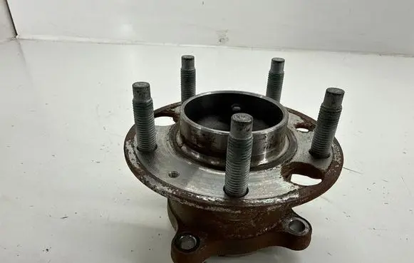 Buick Encore GX I Rear wheel hub 13546940 13530971